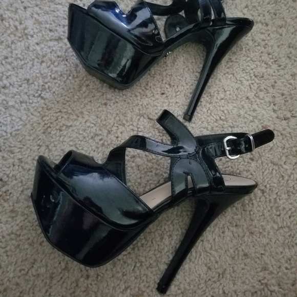 Fergie heels - Picture 3 of 4